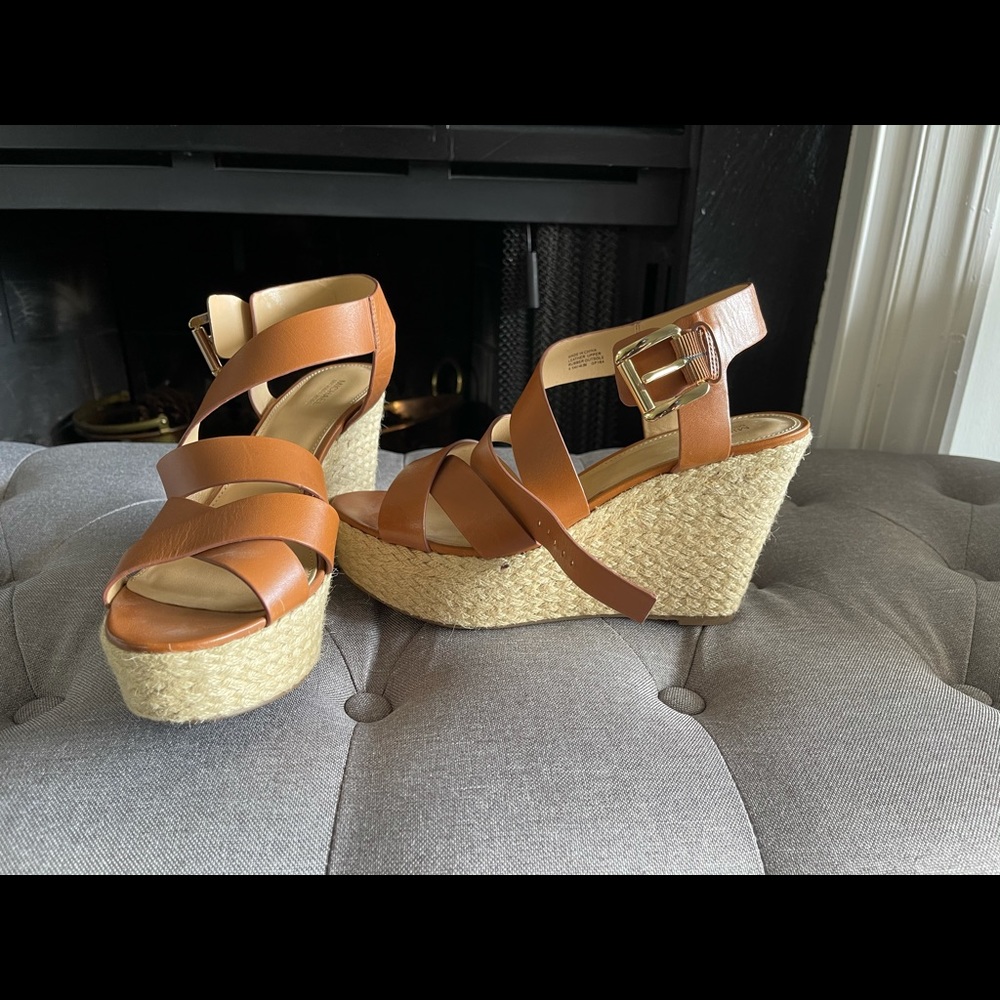 NEW 😳🔥😍Michael Kors women wedges